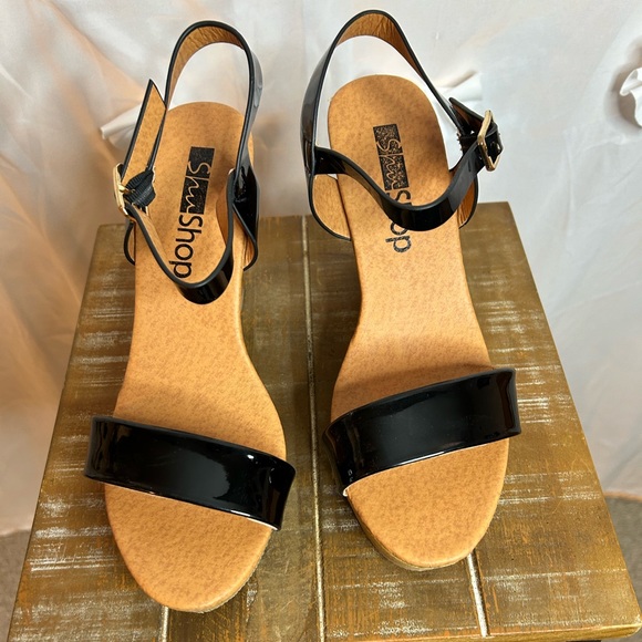 ShuShop Black Patented Midwedge Wedge - Picture 1 of 3